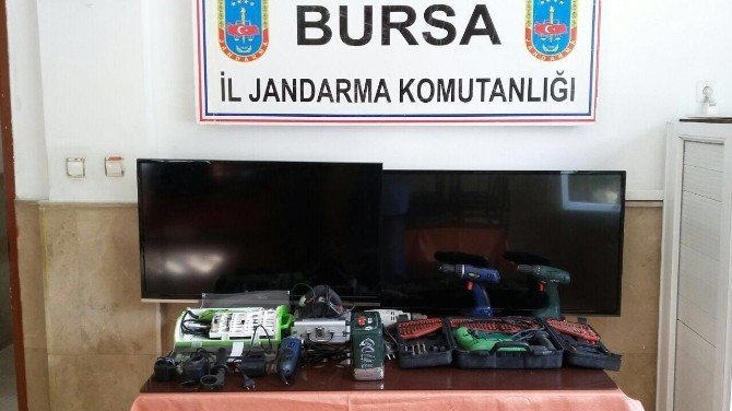 Bursa'da Yazlık Evlere Girip Hırsızlık Yapan 3 Şüpheli Yakalandı