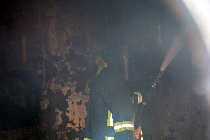 Siverek’te İki Katlı Toprak Evde Yangın Çıktı