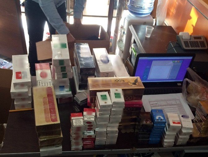 İzmir’de Kaçak İçki Ve Sigara Ticaretinden 9 Kişi Yakalandı