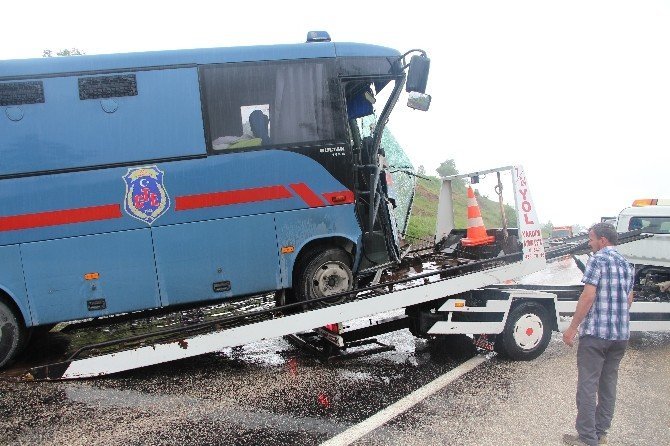 Vezirköprü'de Cezaevi Aracı Kaza Yaptı: 10 Yaralı