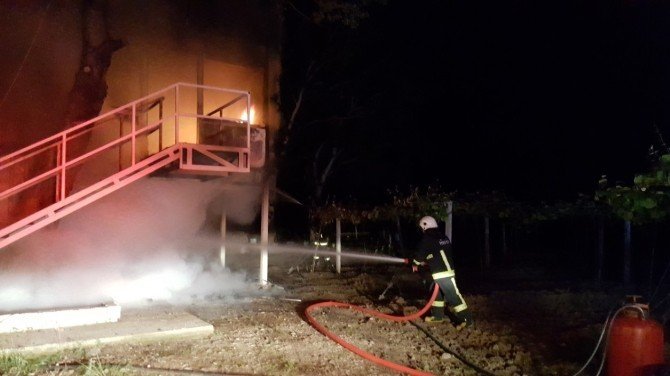 Orhangazi'de Bulunan Koyteyner Evde Yangın Çıktı