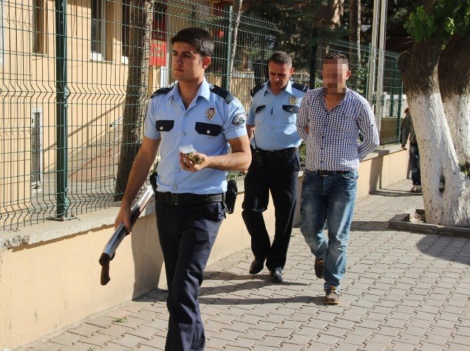 Gaziantep'te Parka El Bombası Atan 3 Şahıs Yakalandı