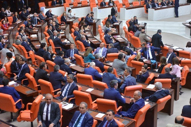 CHP'li Vekiller Dokunulmazlık Oylamasını Terketti