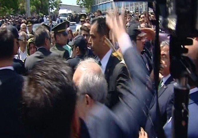 Kılıçdaroğlu’na Şehit Cenazesinde Saldırı