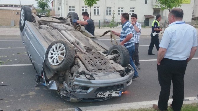 Çorlu'da Bir Otomobil Ters Döndü: 1 Yaralı
