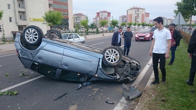 Çorlu'da Bir Otomobil Ters Döndü: 1 Yaralı