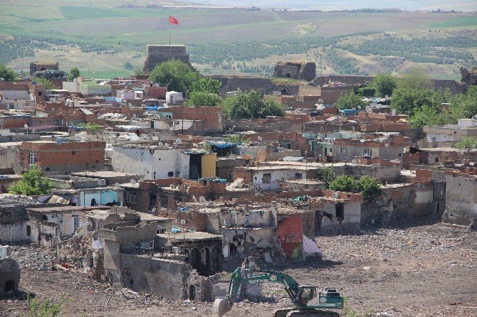 Sur'da 3 Mahalle İçin Yasak Kalktı