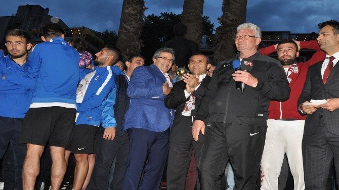 Bandırmaspor Şampiyonluk Kutladı