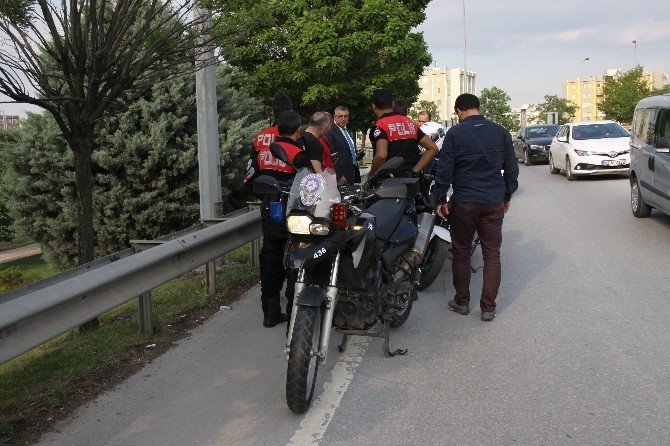İzmit'te Yunus Polisin Motosikleti Devrildi