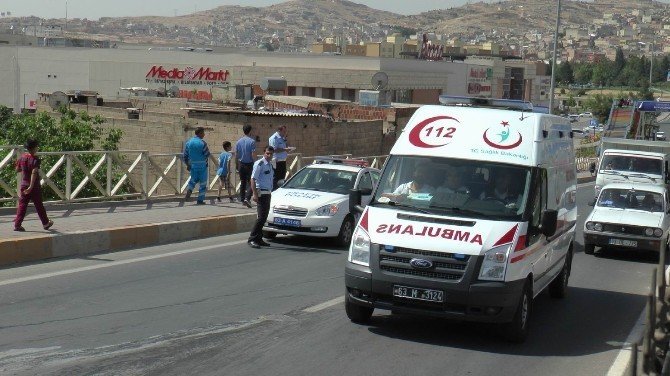 Şanlıurfa’da Otomobil İle Yolcu Minibüsü Çarpıştı