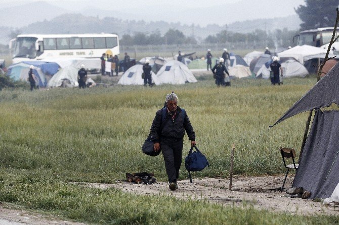 Yunan Polisinden MültecilereŞok Karar