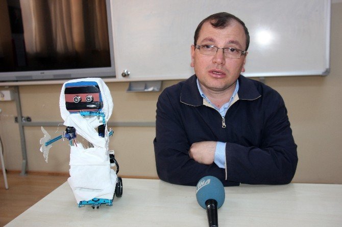 Hacı Robot Hac Farzlarını Yerine Getiriyor