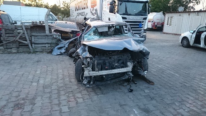 TEM Otoyolu'nda Kaza: 3 Yaralı