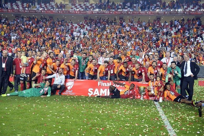 Galatasaray Ziraat Türkiye Kupasını Törenle Aldı