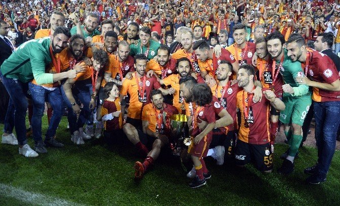 Galatasaray Ziraat Türkiye Kupasını Törenle Aldı