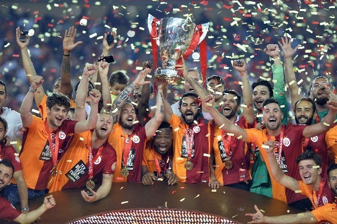 Galatasaray Ziraat Türkiye Kupasını Törenle Aldı