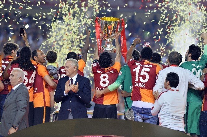 Galatasaray Ziraat Türkiye Kupasını Törenle Aldı