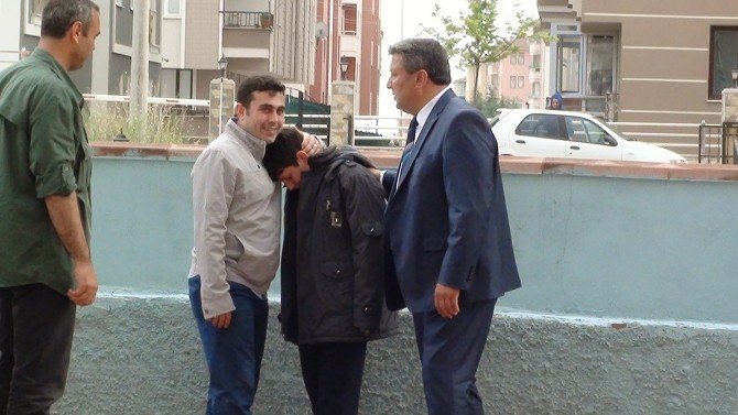 Şehit Polisin Oğlunun Yürek Yakan Görüntüsü