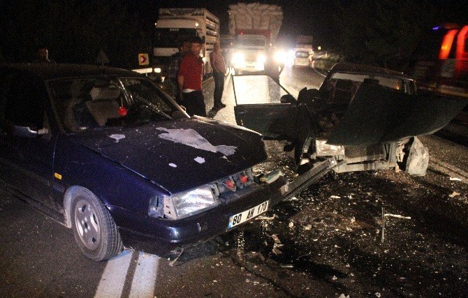 Kahramanmaraş’ta İki Otomobil Kafa Kafaya Çarpıştı
