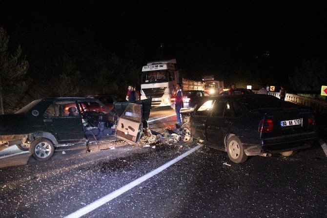 Kahramanmaraş’ta İki Otomobil Kafa Kafaya Çarpıştı