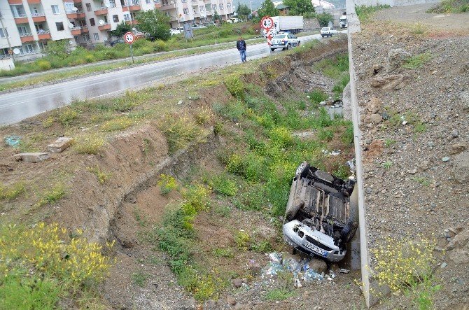 Kastamonu'da Bir Otomobil Kanala Uçtu