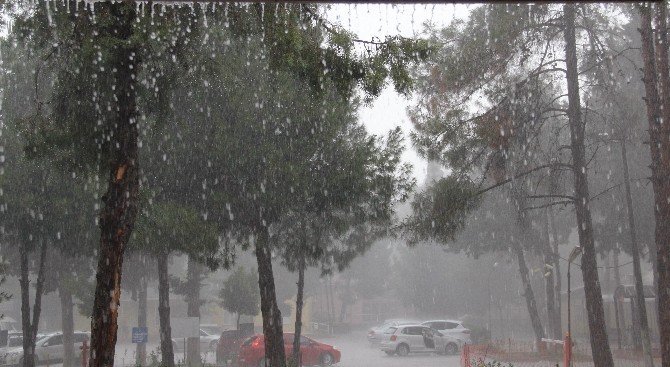 Adana'da Aşırı Yağmur Hayatı Felç Etti