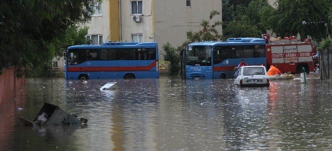 Adana'da Aşırı Yağmur Hayatı Felç Etti