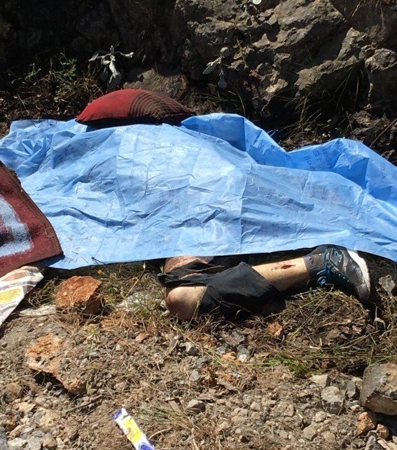 Antalya-Burdur Karayolunda Kaza: 2 Ölü,5 Yaralı