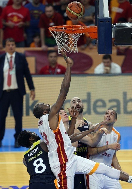 Galatasaray 65-63 Fenerbahçe