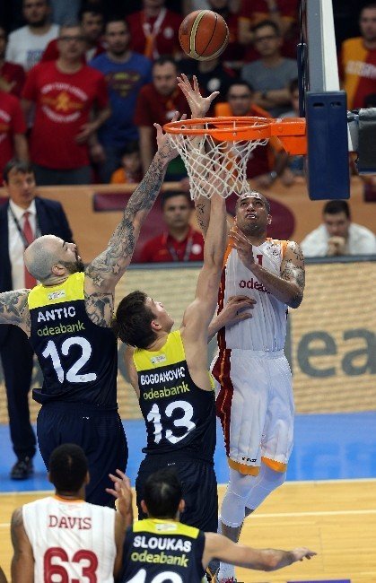 Galatasaray 65-63 Fenerbahçe