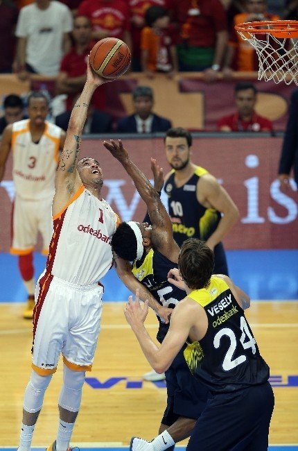 Galatasaray 65-63 Fenerbahçe