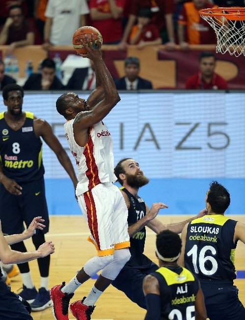 Galatasaray 65-63 Fenerbahçe