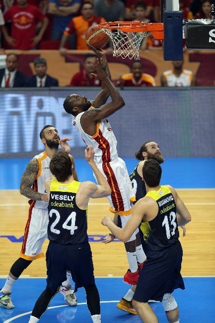 Galatasaray 65-63 Fenerbahçe