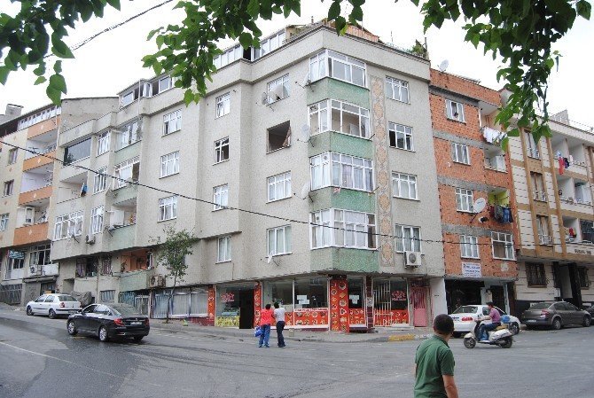 İstanbul'da Patlama: 4 Yaralı