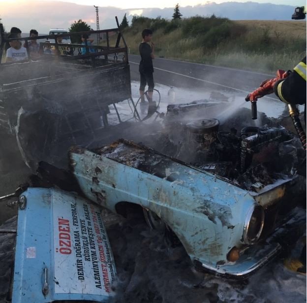 Malkara'da Seyir Halindeki Bir Otomobil Yandı