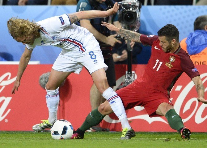 Euro 2016'da Cüneyt Çakır Rüzgarı