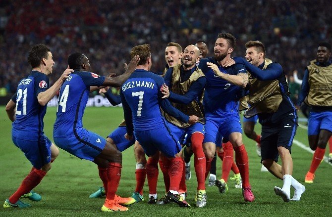 Fransa Son Dakikada Golleri Buldu