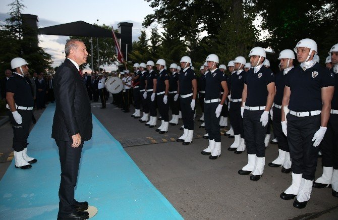 Erdoğan Emniyet Mensuplarıyla Orucunu Açtı