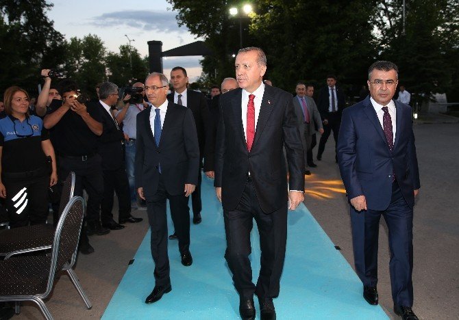 Erdoğan Emniyet Mensuplarıyla Orucunu Açtı