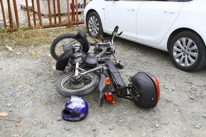 Samsun’da Bir Motosiklet Otomobile Arkadan Vurdu