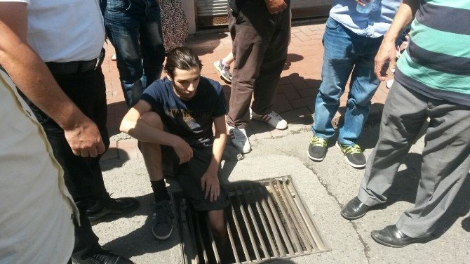 Zonguldak'ta Bir Gencin Ayağı Mazgala Sıkıştı