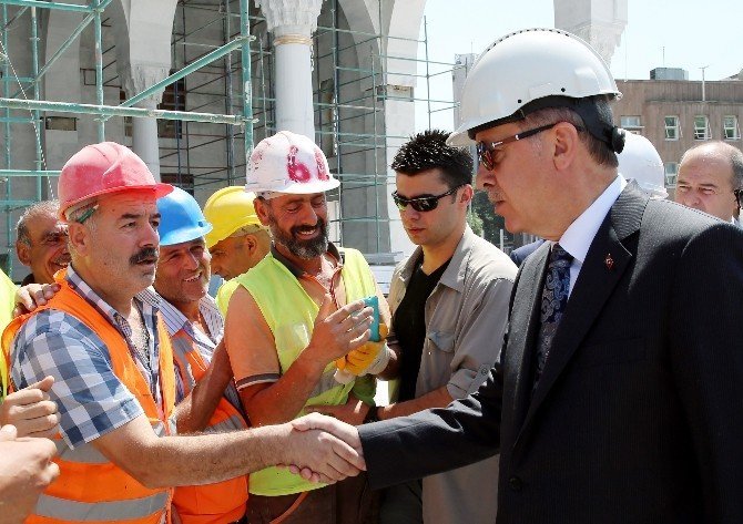 Cumhurbaşkanı Erdoğan Osmanlı Camii İnşaatını İnceledi