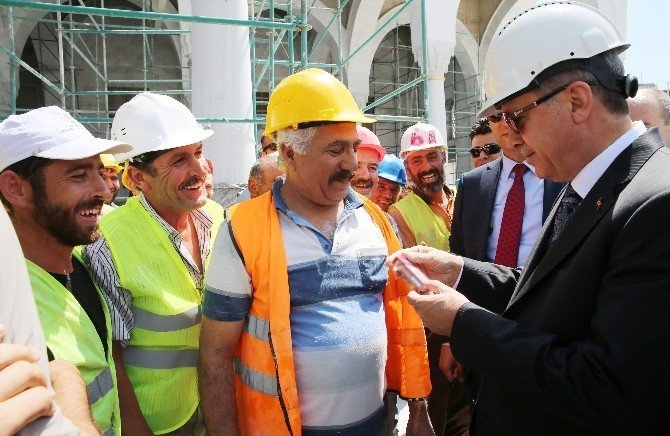 Cumhurbaşkanı Erdoğan Osmanlı Camii İnşaatını İnceledi