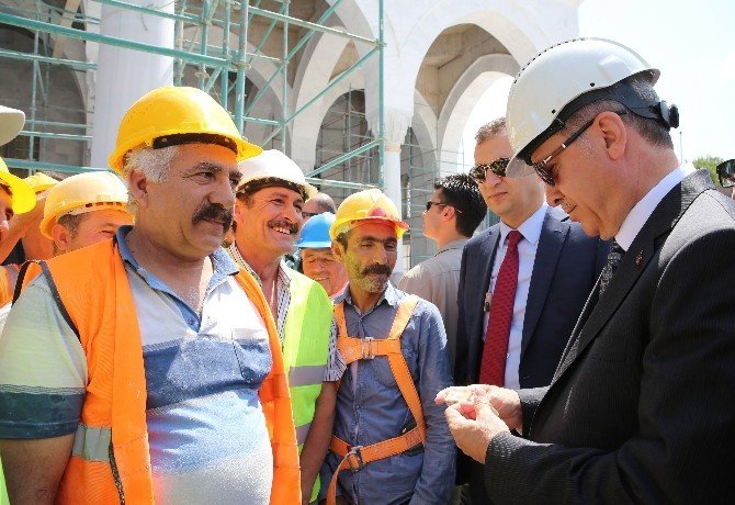 Cumhurbaşkanı Erdoğan Osmanlı Camii İnşaatını İnceledi