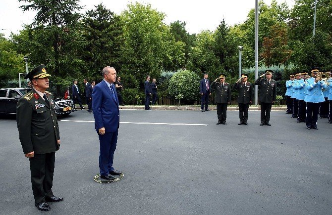 Erdoğan, Genelkurmay Başkanlığını Ziyaret Etti