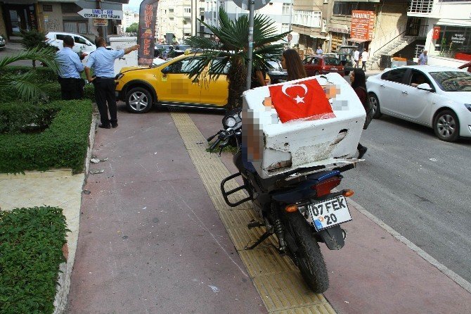 Samsun’da Taksi İle Motosiklet Birbirine Girdi