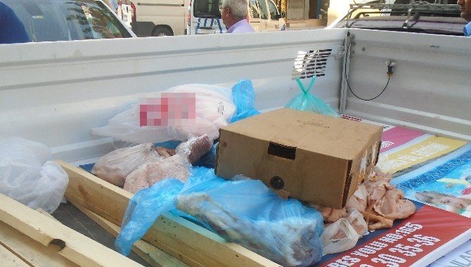 Suriyeli İşletmecinin Dükkanında 100 Kilo Kaçak Et Ele Geçirildi