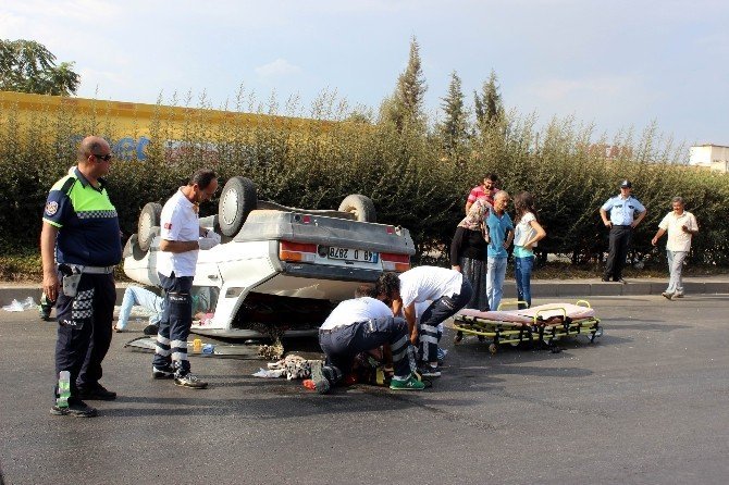Manisa'da Trafik Kazası: 3 Yaralı