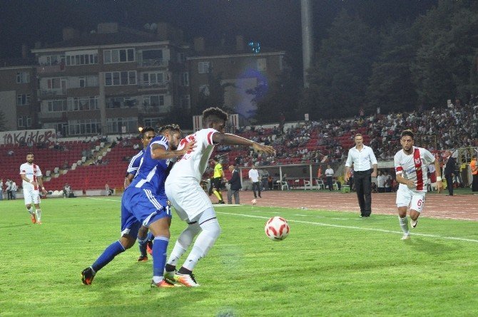 Eskişehirspor,Balıkesirspor'u 2-1 Mağlup Etti