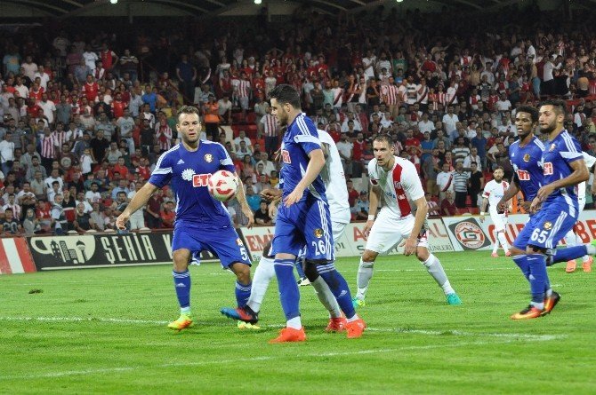 Eskişehirspor,Balıkesirspor'u 2-1 Mağlup Etti
